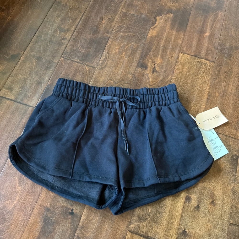 Blogilates Marshmallow Dolphin Short Black Fleece Pintuck Smocked Waistband M